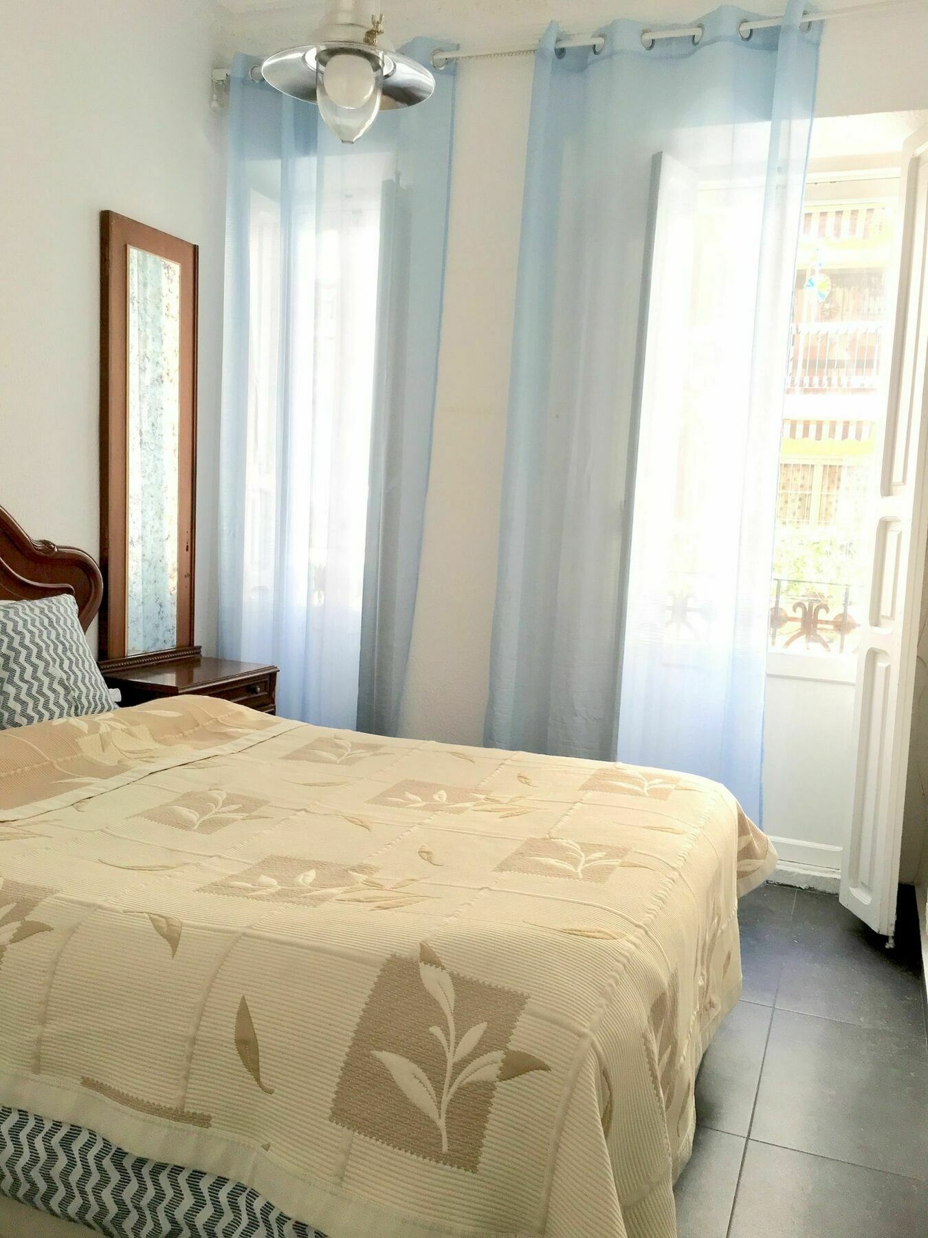 Oyo Ruzafa Guesthouse Βαλένθια Εξωτερικό φωτογραφία